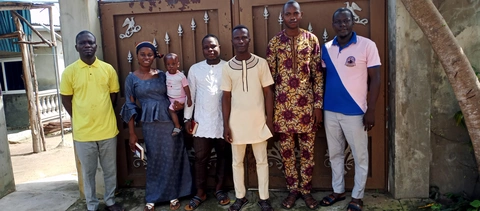 Vue d'ensemble après la prière avec  les leaders d'église au siège de l'Association.jpg